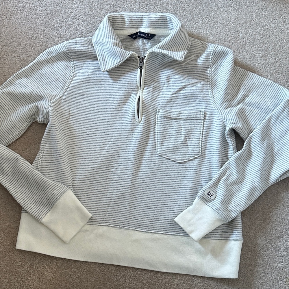 Abercrombie & Fitch Gray Striped Sweater!
